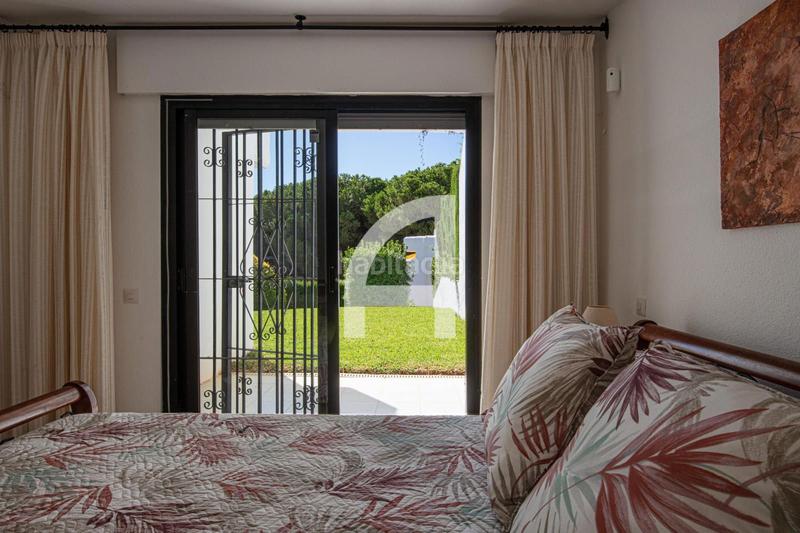 Foto 88251eab-6e29-4751-b156-070d03e42c57. Casa a schiera con piscina in Cabopino - Artola Marbella