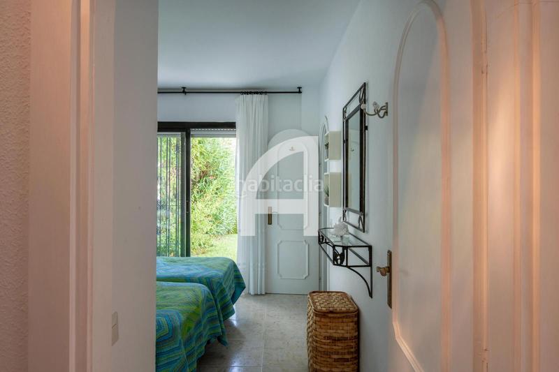 Foto e4018679-62a3-4b0b-b730-eca1554108ed. Casa a schiera con piscina in Cabopino - Artola Marbella