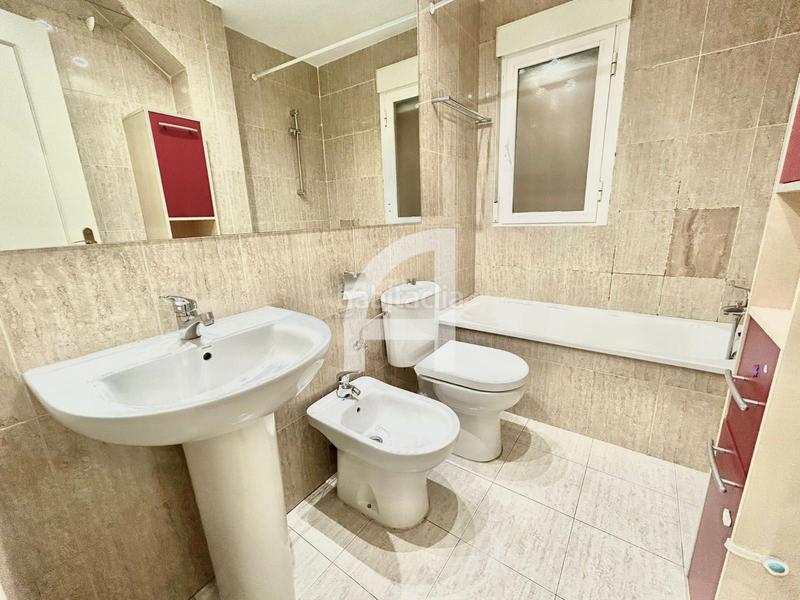 Foto ebbf2b74-f21f-4f3b-b5d8-74498aab1368. Alquiler piso apartamento de 2 habitaciones practico y funcional en el centro en Madrid