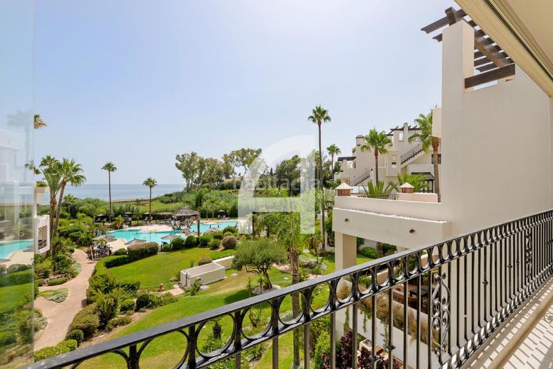 Foto 61fb7e3b-dc06-4013-8b8c-f73b17cec199. Piso en bahia de velerin 5 en El Velerín Estepona