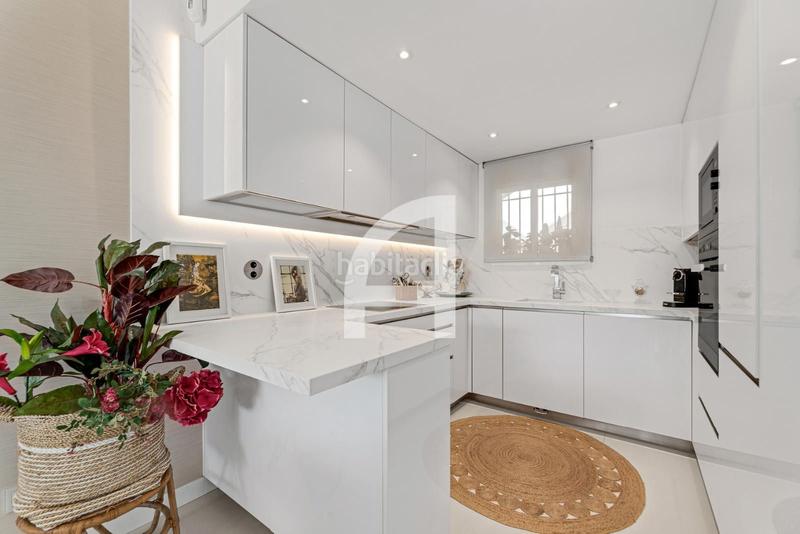 Foto dd68f31b-7e1c-47c1-b3a0-d7a25aa5787d. Piso apartamento exclusivo en Puente Romano, golden mile en Marbella