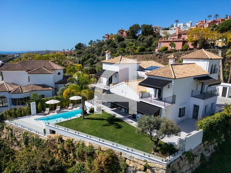 Foto 67ea02a7-52c1-43cc-86e1-5a4888fc3b39. Xalet amb aparcament a La Quinta Benahavís