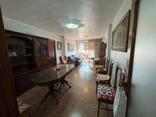 Pis  Calle el palleter. Piso de 4 habitaciones y 2 baños con ascensor y garaje