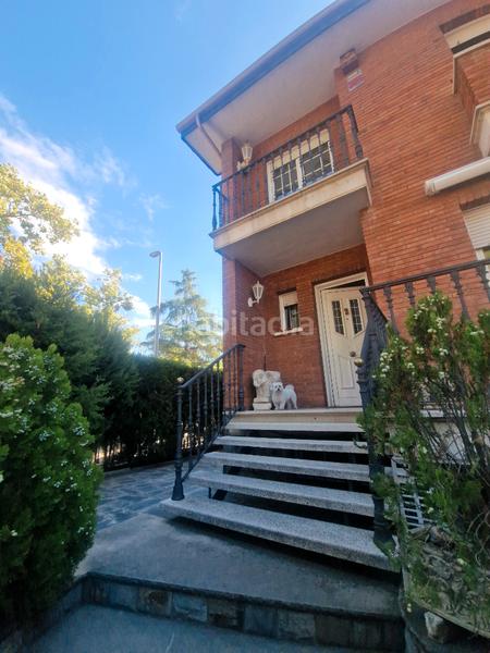 Foto 1c72b653-4afd-4a97-b334-957930a9959c. Casa aparellada amb xemeneia calefacció aparcament a Cerdanyola del Vallès