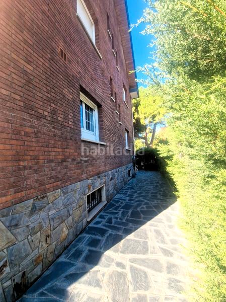 Foto 461dc0b7-b0ed-4525-946d-9a35d134d8a8. Casa aparellada amb xemeneia calefacció aparcament a Cerdanyola del Vallès