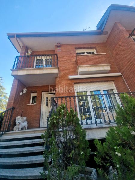 Foto 5195483f-ebab-4d28-858a-aaebd80ef173. Casa aparellada amb xemeneia calefacció aparcament a Cerdanyola del Vallès