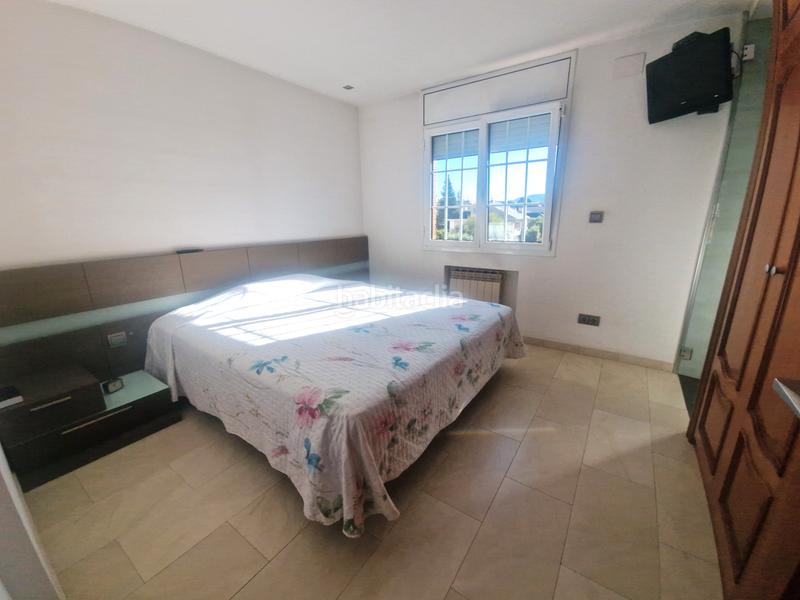 Foto 546aa03e-4b8e-4789-be2e-2eac8480abb5. Casa aparellada amb xemeneia calefacció aparcament a Cerdanyola del Vallès