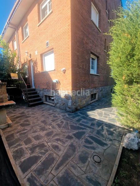 Foto a6bf0341-8193-431d-815f-43f3c509efc1. Casa aparellada amb xemeneia calefacció aparcament a Cerdanyola del Vallès