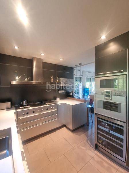 Foto b4a5a0e2-0e10-42a8-a81e-12e75202e1fc. Casa aparellada amb xemeneia calefacció aparcament a Cerdanyola del Vallès