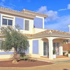 Xalet a Tercia. Villa iris luz, amplitud y la elegancia de un hogar diseñado par
