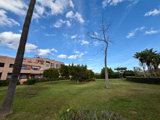 Apartament a Calle casares del sol 3. Ático con solárium en casares del sol