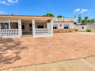 Casale  Calle canada primal. Chalet en venta en montserrat