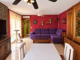 Etagenwohnung  Calle trinquet. Piso de 2 habitaciones dobles con terraza y dos balcones en albu