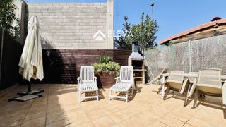 Maison jumelée  La font. Adosado de 3 plantas con gran terraza y suite con vestidor