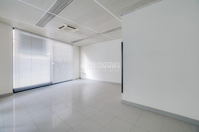 Foto 4989cb0a-29e7-4aee-80cb-908bb2c52bd8. Lloguer local comercial a Ca n´Oriol Rubí