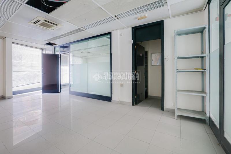 Foto c5ba0bca-f0ac-47a7-a5d8-9c8f01614507. Lloguer local comercial a Ca n´Oriol Rubí