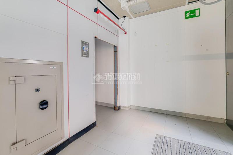 Foto fce7a8f8-d32c-4e3c-a0fe-10c3f8275df4. Lloguer local comercial a Ca n´Oriol Rubí