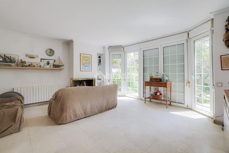 Foto 6a602441-6d72-4564-ae73-fbd1ef6e5f26. Casa aparellada amb calefacció aparcament a Zona Nord Rubí
