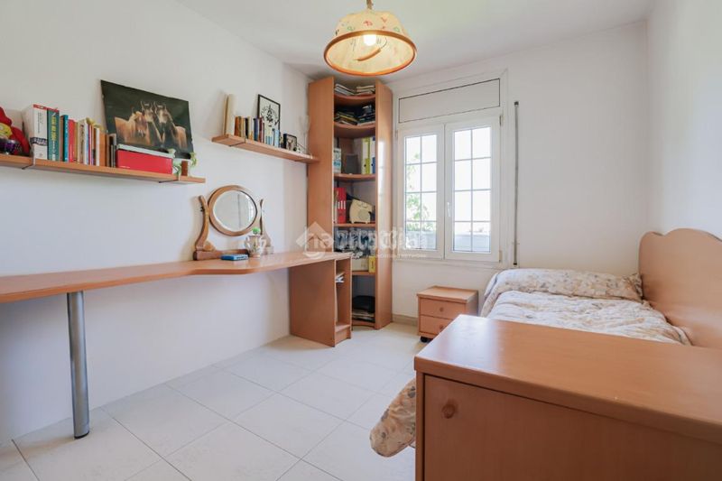 Foto b213d39a-f49a-4488-988c-eddb5528fdc6. Casa aparellada amb calefacció aparcament a Zona Nord Rubí
