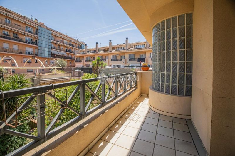 Foto bb8d269c-c43d-4c37-94bc-5897d199890a. Casa aparellada amb calefacció aparcament a Zona Nord Rubí