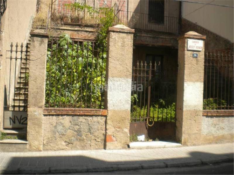 Foto fb239f8d-af6c-4795-8328-79561964eeea. Casa  para reformar en el centro en Centre Sabadell