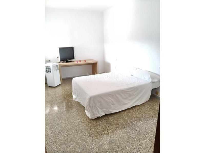 Foto db11ad9d-66e5-4537-9b32-1788a93b3c37. Piso espacioso piso con dos terrazas soleadas y vistas despejadas en el corazón del Eixample en Sabadell