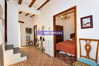 Maison à Utiel. Casa de pueblo con bodega y cambra en el corazon de utiel por 11