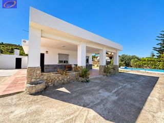 Miete Chalet in Riba - roja de Túria. Chalet con reforma a estrenar y con balsa en riba roja del turia