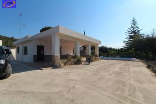 Rent Chalet in Riba - roja de Túria. Chalet con reforma a estrenar y con balsa en riba roja del turia
