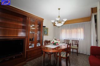 Rent Flat in La Constitución-Canaleta. Piso con plaza de garaje en mislata