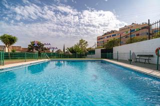 Casa adossada a Los Almendros - El Limonero - El Tomillar. Exclusivo chalet adosado en urbanización privada con piscina en