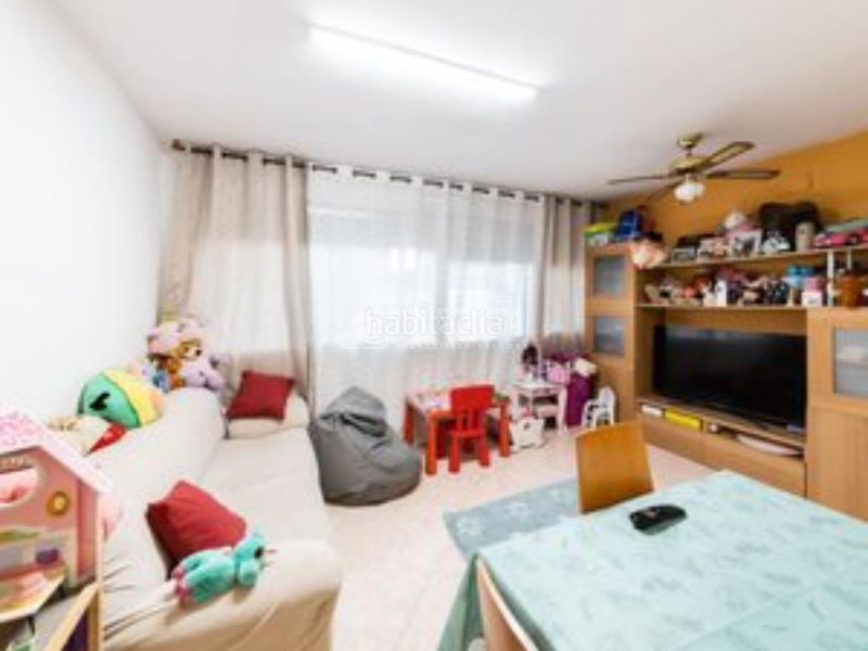 Foto 689b66e6-c64d-49fd-83b4-42f21b24fd2d. Edifici a Arboç (L´)