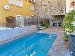 Casa a schiera  Calle vazquez montalban. Casa con dos vidas a 3 min del mar piscina en terraza, loft y 4