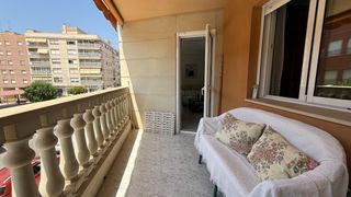 Piso  Calle armando muñoz calero. Amplio piso de 4 dormitorios con garaje y dos patios a un paso d
