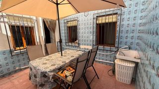 Casa a Casco Antiguo. Casa en planta baja a 200 metros de la playa con patio y terraza