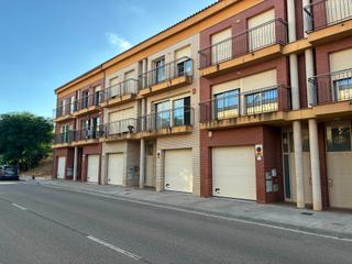 Casa aparellada  Carrer rafael de casanova. Tu nuevo hogar en valls: amplitud, calidez y diseño en cada rinc
