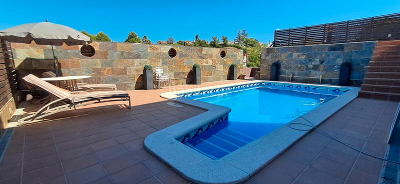 Foto 36886d6c-1977-4c0a-9c76-e70b057df8b9. Xalet amb xemeneia calefacció aparcament piscina a Masquefa