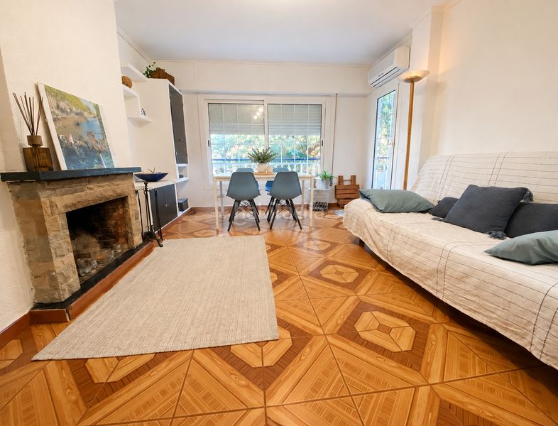Foto 23324249-29a9-47c4-8045-d58f2f88fd22. Apartament amb xemeneia calefacció aparcament piscina a Castelldefels