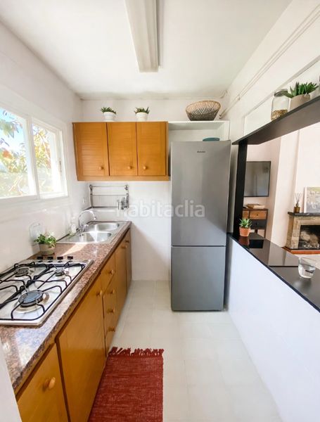 Foto 4d3f2469-8d43-4df1-ae61-70630436deb0. Apartament amb xemeneia calefacció aparcament piscina a Castelldefels