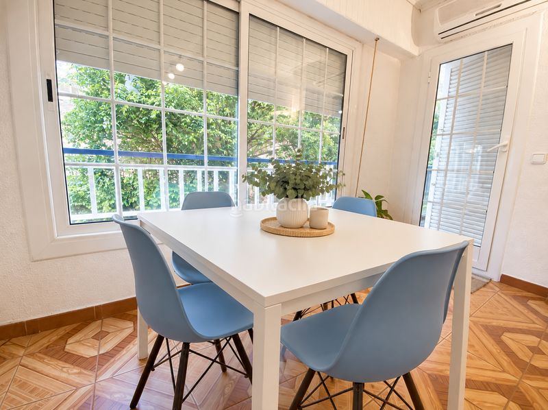 Foto 57cd7433-648d-4b8a-92be-3a1bbcde665a. Apartament amb xemeneia calefacció aparcament piscina a Castelldefels