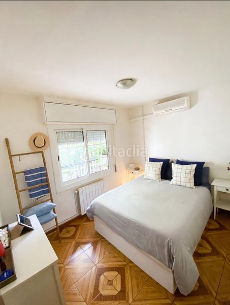 Foto d4f5d9d6-bddb-4c06-911a-991e8852095d. Apartament amb xemeneia calefacció aparcament piscina a Castelldefels