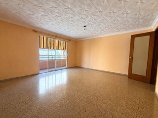 Pis  Carrer de francesc martí i móra. 120m2 para convertir en tu hogar