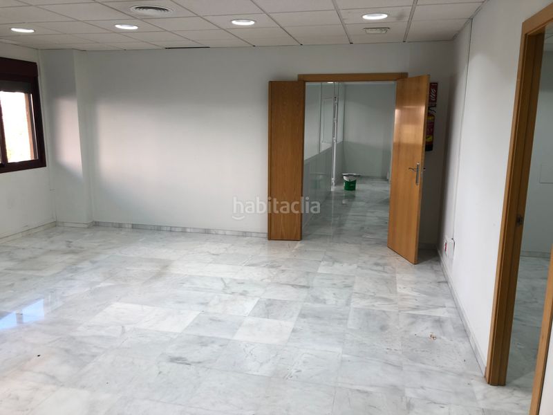 Foto c7899629-62d0-4f85-975d-f2c8c5efafb7. Oficina a Santa Isabel Jaén