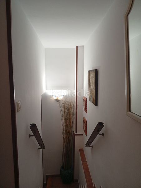 Foto d86ceb1a-00a1-47e2-af7b-47f804f2978a. Casa adossada amb xemeneia calefacció a Peñamefecit - Avda Barcelona Jaén