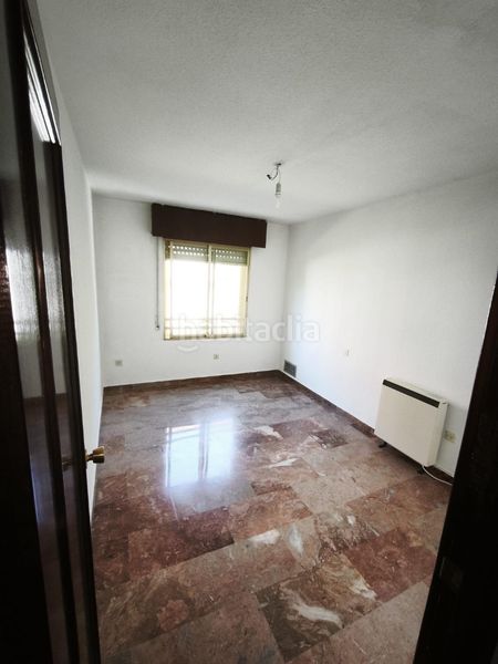 Foto a6164e90-4359-47cf-83e2-6ae1c2200d3c. Pis amb calefacció aparcament piscina a Hospital Jaén