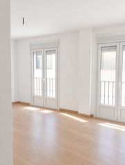Pis  Paseo de la estación. Centro vivienda nueva a estrenar de 3 dormitorios, garaje y tras