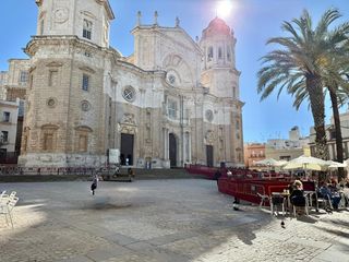 Pis  Calle villalobos. Vivienda en pleno coraz�n de c�diz