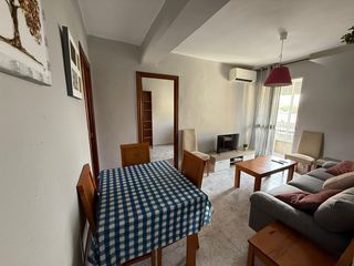 Rent Flat  Calle doña clarines. Se alquila piso para estudiantes  tiro de línea