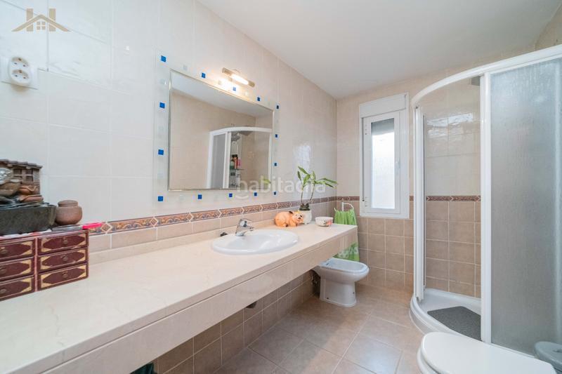 Foto 3277bd44-0892-4ff8-b9e2-96b670d0c32b. Casa aparellada amb calefacció aparcament a Miraflores de la Sierra