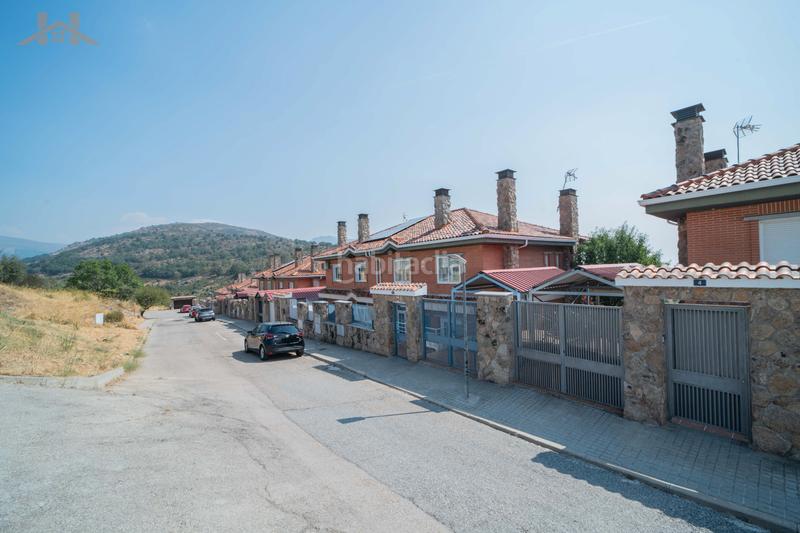 Foto 3404fc8d-9122-4497-9503-5b123ed02714. Casa aparellada amb calefacció aparcament a Miraflores de la Sierra